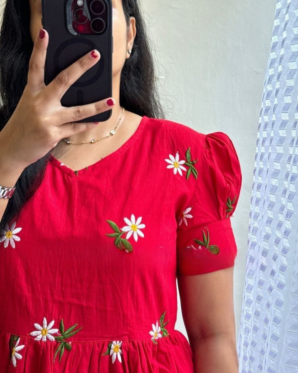 Daisy In Red