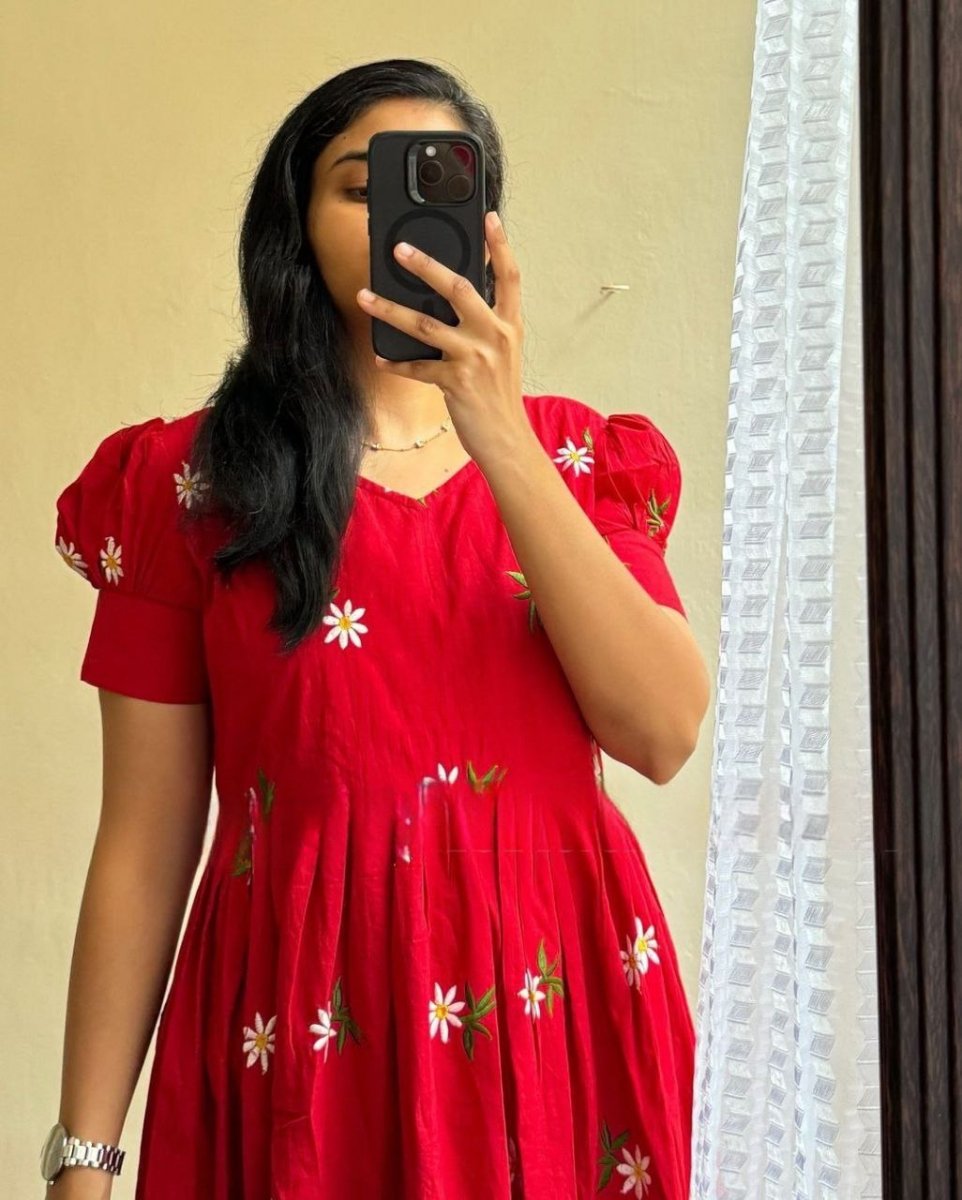 Daisy In Red