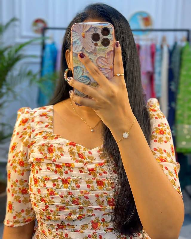 Sophi Yellow