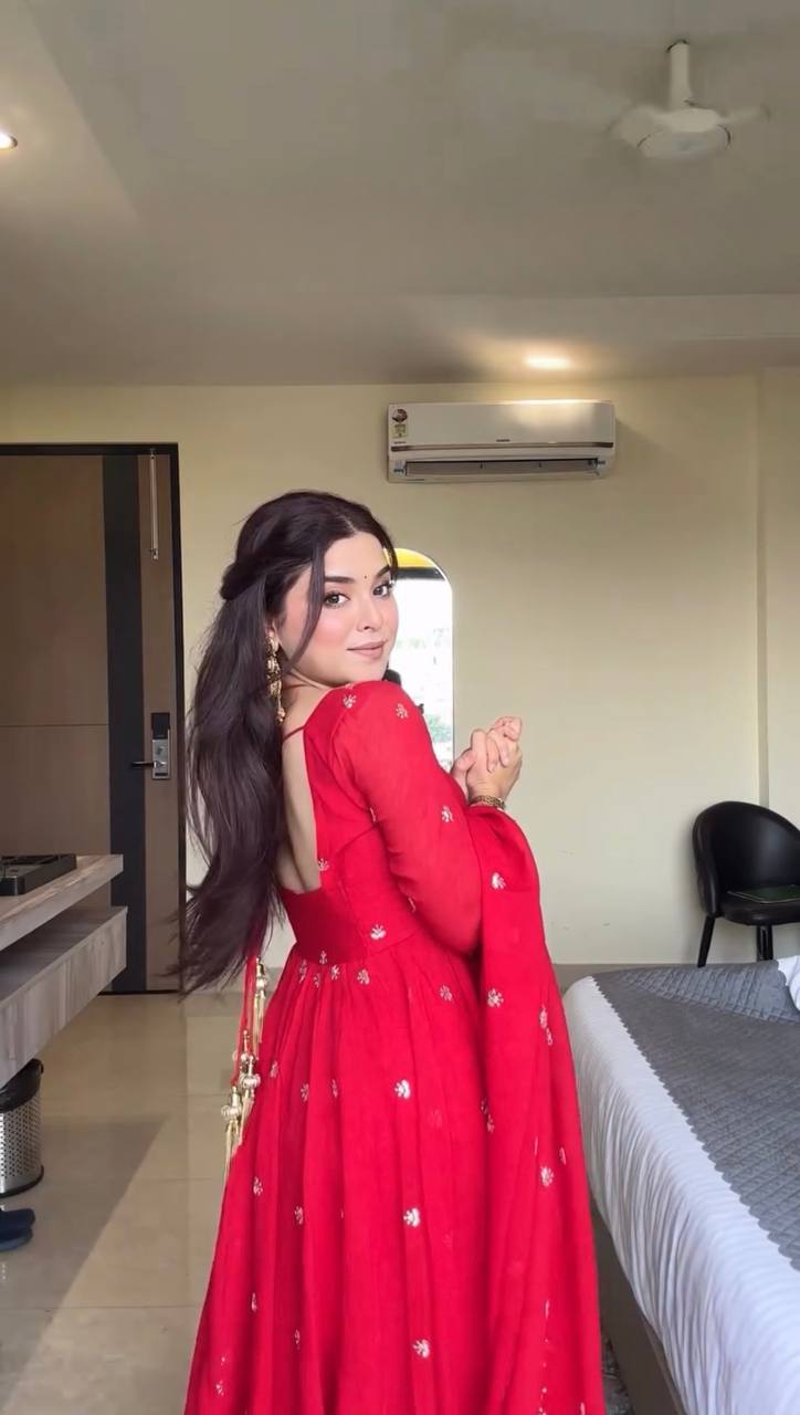 Gulnaar Grace Anarkali Set