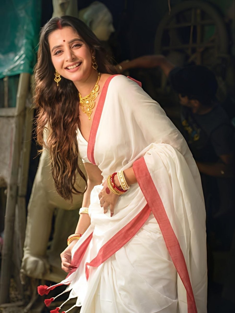 Red And white Durga pooja special saree