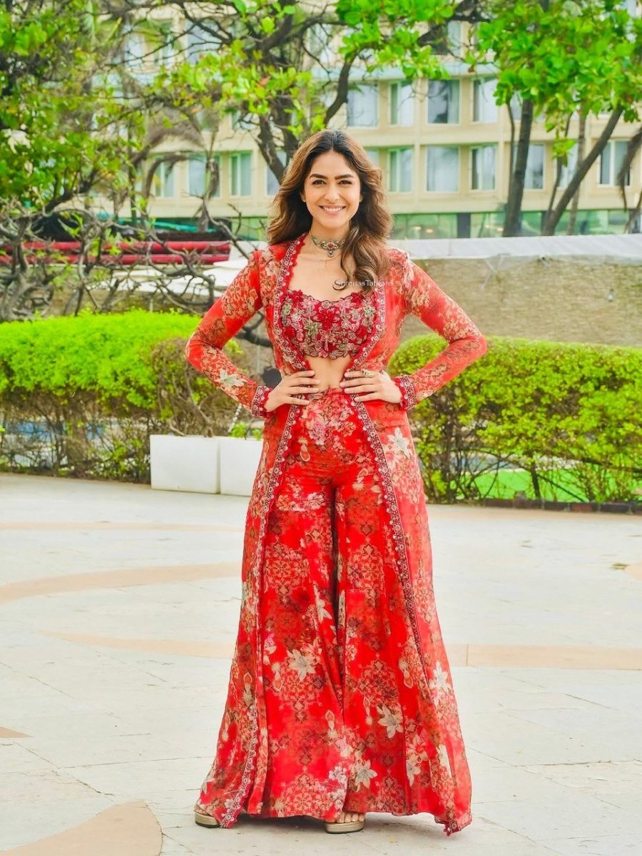 Mrunal Thakur Inspired Outfit